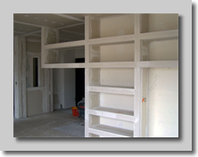 Βιβλιοθήκη με γυψοσανίδα.