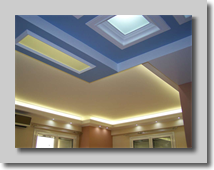 Γύψινα φατνώματα σε ψευδοροφή γυψοσανίδας κρυφός φωτισμός
