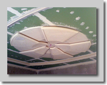 Γύψινη ειδική κατασκευή σε σχήμα έλικα στην υπάρχουσα ψευδοροφή.