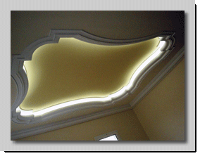 Γύψινος κρυφός φωτισμός με τοξοτά σχήματα