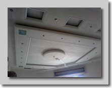 Γύψινος κρυφός φωτισμός σε ψευδοροφή γυψοσανίδας.