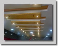 Ψευδοροφή με γυψοσανίδα και κρεμαστά στοιχεία γυψοσανίδας για δημιουργία κρυφού φωτισμού