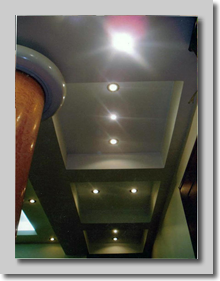 Ψευδοροφή γυψοσανίδας με πρόσθετα δοκάρια γυψοσανίδας για την δημιουργία πλαισίων.