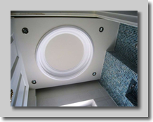 Ψευδοροφή με γυψοσανίδα και στρογγυλή γύψινη κορνίζα