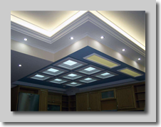 Ψευδοροφή γυψοσανίδας με γύψινα φατνώματα, και κρυφός φωτισμός