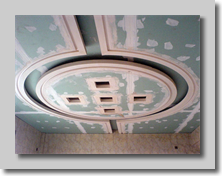 Ψευδοροφή με γυψοσανίδα και κυκλική εσοχή για την δημιουργία κρυφου φωτισμού.