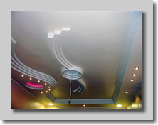 Περιμετρικό δοκάρι απο γυψοσανίδα,σκαλιστό γύψινο και γύψινο διακοσμητικόν στοιχείο στη μεση της κατασκευής