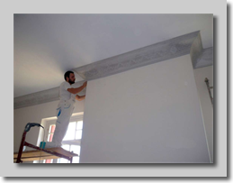 Τοποθέτηση γύψινης κορνίζας στον χώρο