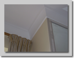 Τοποθέτηση σκαλιστού γύψινου περιμετρικά του καθρέφτη